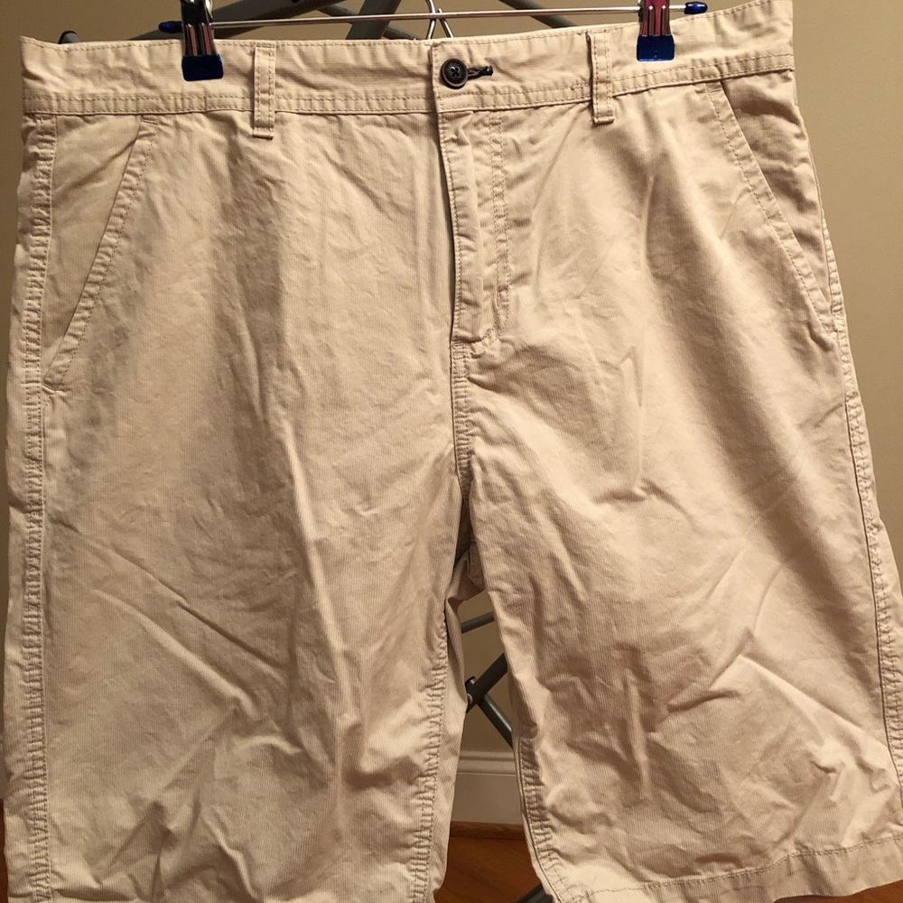 Men’s khaki pin strip shorts